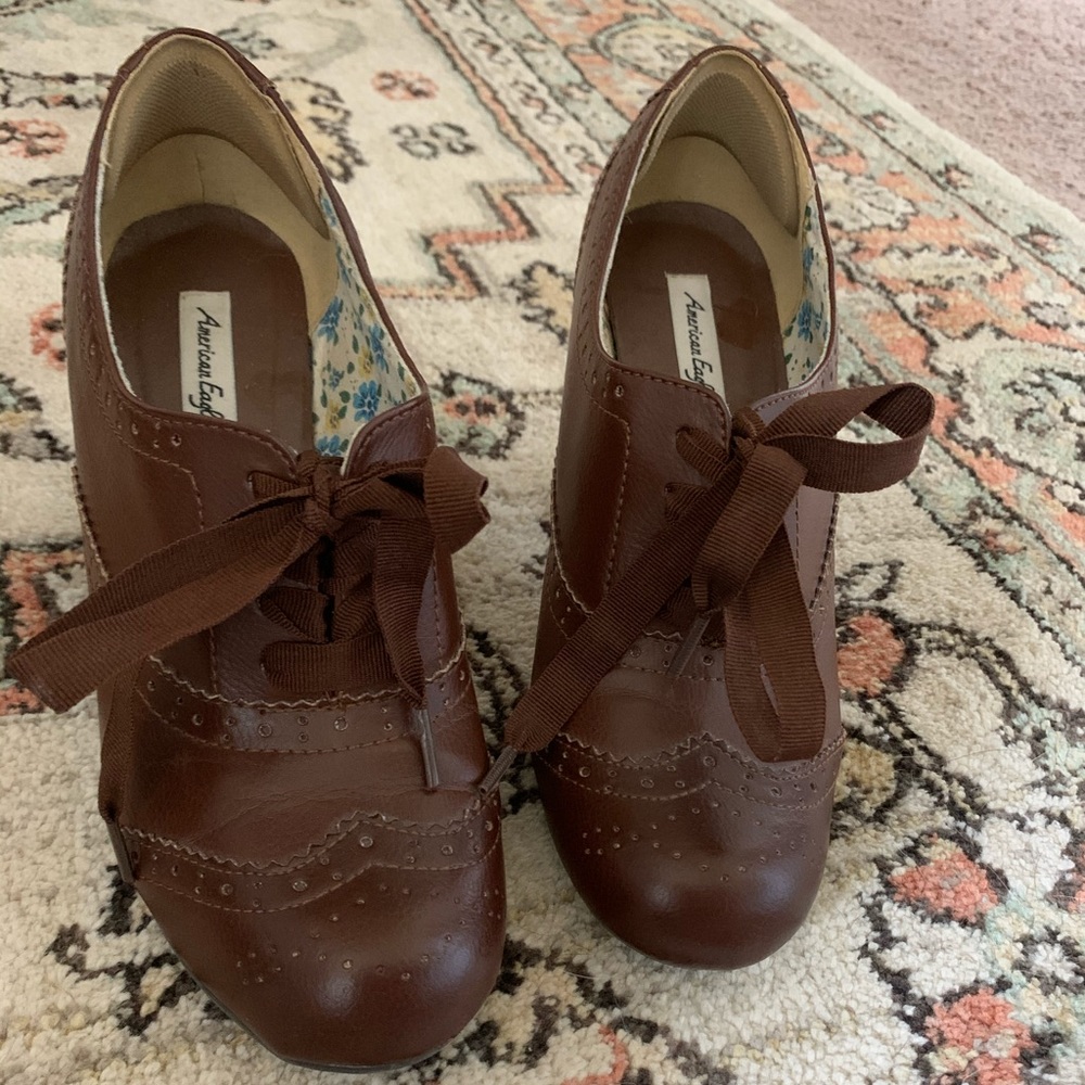 Oxford heels with ribbon laces